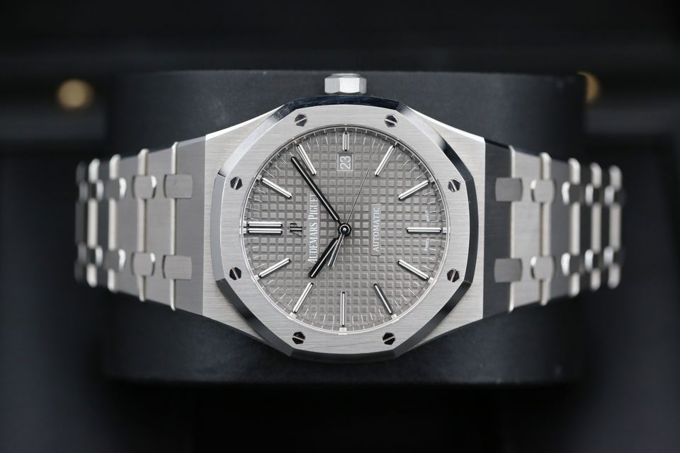 Audemars Piguet Royal Oak 15400ST.OO.1220ST.04 Image 5